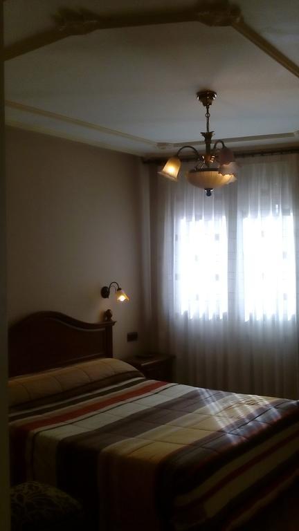 ホテル オスタル グラナダ サラマンカ 部屋 写真